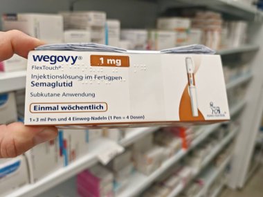 Prag, Çek Cumhuriyeti-8 Nisan 2025: Novo Nordisk tarafından üretilen ve tip 2 diyabet ve kan şekeri kontrolü için kullanılan Ozempic kalem.