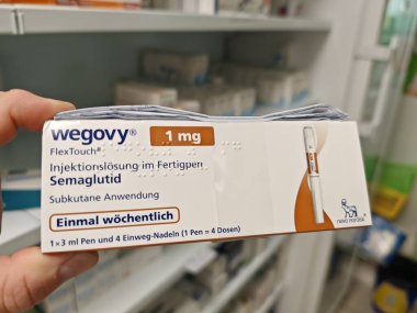 Prag, Çek Cumhuriyeti-8 Nisan 2025: Novo Nordisk tarafından üretilen ve tip 2 diyabet ve kan şekeri kontrolü için kullanılan Ozempic kalem.