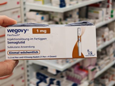 Prag, Çek Cumhuriyeti-8 Nisan 2025: Novo Nordisk tarafından üretilen ve tip 2 diyabet ve kan şekeri kontrolü için kullanılan Ozempic kalem.