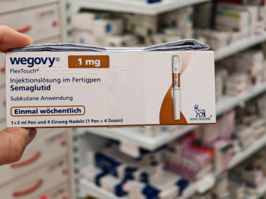 Prag, Çek Cumhuriyeti-8 Nisan 2025: Novo Nordisk tarafından üretilen ve tip 2 diyabet ve kan şekeri kontrolü için kullanılan Ozempic kalem.