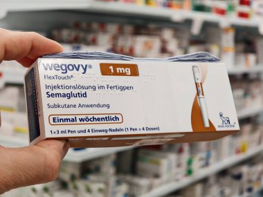 Prag, Çek Cumhuriyeti-8 Nisan 2025: Novo Nordisk tarafından üretilen ve tip 2 diyabet ve kan şekeri kontrolü için kullanılan Ozempic kalem.