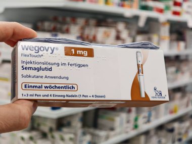 Prag, Çek Cumhuriyeti-8 Nisan 2025: Novo Nordisk tarafından üretilen ve tip 2 diyabet ve kan şekeri kontrolü için kullanılan Ozempic kalem.