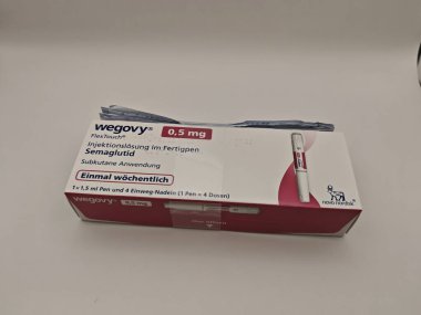 Prag, Çek Cumhuriyeti-8 Nisan 2025: Novo Nordisk tarafından üretilen ve tip 2 diyabet ve kan şekeri kontrolü için kullanılan Ozempic kalem.