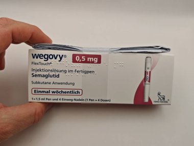 Prag, Çek Cumhuriyeti-8 Nisan 2025: Novo Nordisk tarafından üretilen ve tip 2 diyabet ve kan şekeri kontrolü için kullanılan Ozempic kalem.