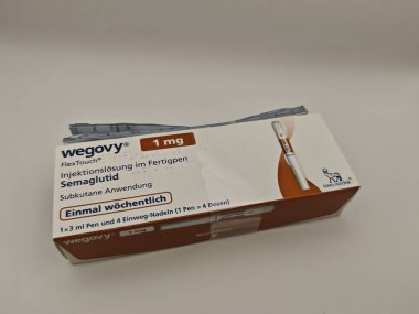 Prag, Çek Cumhuriyeti-8 Nisan 2025: Novo Nordisk tarafından üretilen ve tip 2 diyabet ve kan şekeri kontrolü için kullanılan Ozempic kalem.