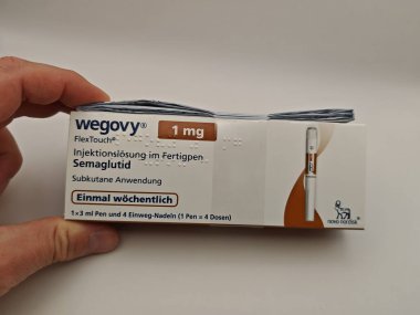 Prag, Çek Cumhuriyeti-8 Nisan 2025: Novo Nordisk tarafından üretilen ve tip 2 diyabet ve kan şekeri kontrolü için kullanılan Ozempic kalem.