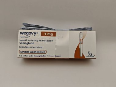 Prag, Çek Cumhuriyeti-8 Nisan 2025: Novo Nordisk tarafından üretilen ve tip 2 diyabet ve kan şekeri kontrolü için kullanılan Ozempic kalem.