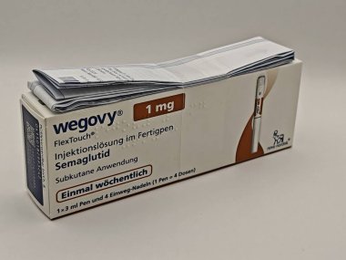 Prag, Çek Cumhuriyeti-8 Nisan 2025: Novo Nordisk tarafından üretilen ve tip 2 diyabet ve kan şekeri kontrolü için kullanılan Ozempic kalem.