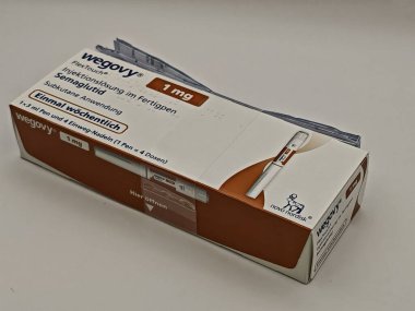 Prag, Çek Cumhuriyeti-8 Nisan 2025: Novo Nordisk tarafından üretilen ve tip 2 diyabet ve kan şekeri kontrolü için kullanılan Ozempic kalem.