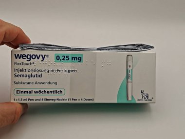 Prag, Çek Cumhuriyeti-8 Nisan 2025: Novo Nordisk tarafından üretilen ve tip 2 diyabet ve kan şekeri kontrolü için kullanılan Ozempic kalem.