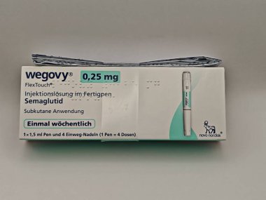 Prag, Çek Cumhuriyeti-8 Nisan 2025: Novo Nordisk tarafından üretilen ve tip 2 diyabet ve kan şekeri kontrolü için kullanılan Ozempic kalem.