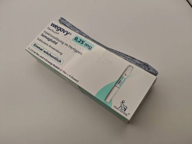 Prag, Çek Cumhuriyeti-8 Nisan 2025: Novo Nordisk tarafından üretilen ve tip 2 diyabet ve kan şekeri kontrolü için kullanılan Ozempic kalem.