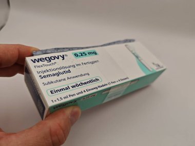 Prag, Çek Cumhuriyeti-8 Nisan 2025: Novo Nordisk tarafından üretilen ve tip 2 diyabet ve kan şekeri kontrolü için kullanılan Ozempic kalem.