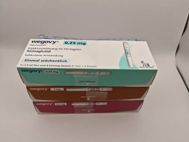 Prag, Çek Cumhuriyeti-8 Nisan 2025: Novo Nordisk tarafından üretilen ve tip 2 diyabet ve kan şekeri kontrolü için kullanılan Ozempic kalem.