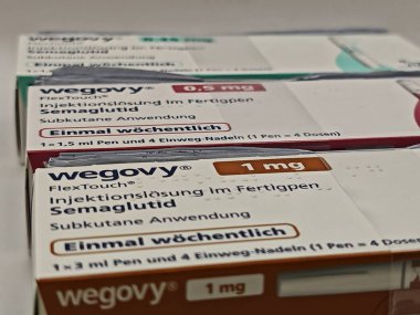 Prag, Çek Cumhuriyeti-8 Nisan 2025: Novo Nordisk tarafından üretilen ve tip 2 diyabet ve kan şekeri kontrolü için kullanılan Ozempic kalem.