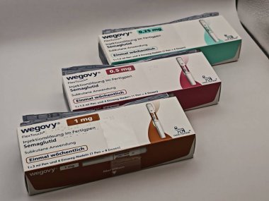 Prag, Çek Cumhuriyeti-8 Nisan 2025: Novo Nordisk tarafından üretilen ve tip 2 diyabet ve kan şekeri kontrolü için kullanılan Ozempic kalem.