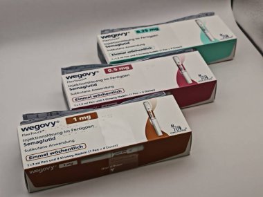 Prag, Çek Cumhuriyeti-8 Nisan 2025: Novo Nordisk tarafından üretilen ve tip 2 diyabet ve kan şekeri kontrolü için kullanılan Ozempic kalem.