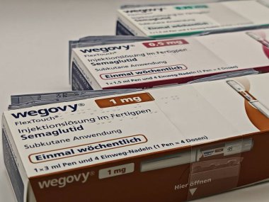 Prag, Çek Cumhuriyeti-8 Nisan 2025: Novo Nordisk tarafından üretilen ve tip 2 diyabet ve kan şekeri kontrolü için kullanılan Ozempic kalem.