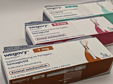 Prag, Çek Cumhuriyeti-8 Nisan 2025: Novo Nordisk tarafından üretilen ve tip 2 diyabet ve kan şekeri kontrolü için kullanılan Ozempic kalem.