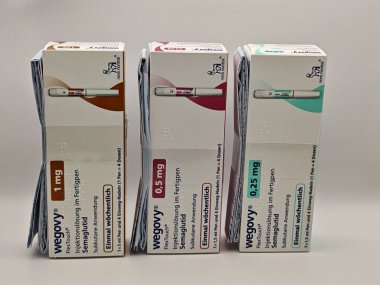 Prag, Çek Cumhuriyeti-8 Nisan 2025: Novo Nordisk tarafından üretilen ve tip 2 diyabet ve kan şekeri kontrolü için kullanılan Ozempic kalem.