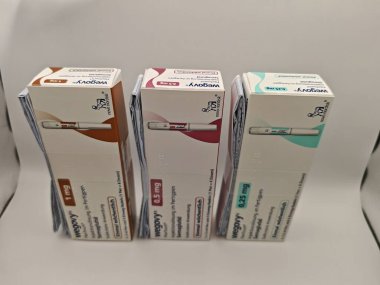 Prag, Çek Cumhuriyeti-8 Nisan 2025: Novo Nordisk tarafından üretilen ve tip 2 diyabet ve kan şekeri kontrolü için kullanılan Ozempic kalem.