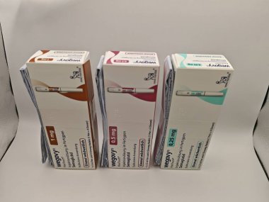 Prag, Çek Cumhuriyeti-8 Nisan 2025: Novo Nordisk tarafından üretilen ve tip 2 diyabet ve kan şekeri kontrolü için kullanılan Ozempic kalem.