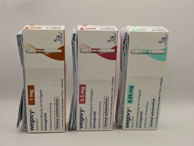 Prag, Çek Cumhuriyeti-8 Nisan 2025: Novo Nordisk tarafından üretilen ve tip 2 diyabet ve kan şekeri kontrolü için kullanılan Ozempic kalem.