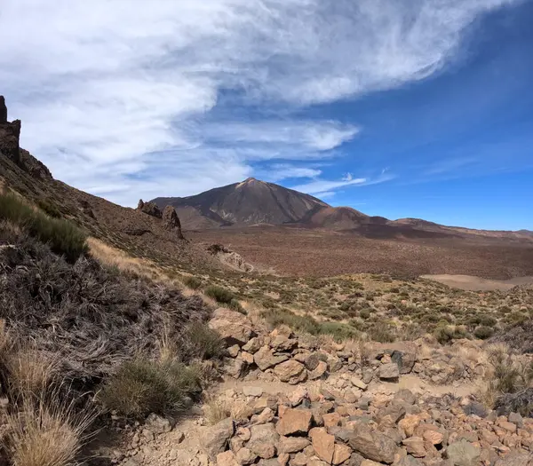 Tenerife Panorama manzarası, İspanya 'nın Kanarya Adaları' ndaki Tenerife Adası 'ndaki yürüyüş gezilerinden güzel doğa manzaralı dağlar.