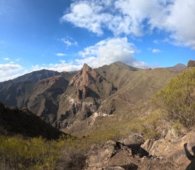 Tenerife Panorama manzarası, İspanya 'nın Kanarya Adaları' ndaki Tenerife Adası 'ndaki yürüyüş gezilerinden güzel doğa manzaralı dağlar.