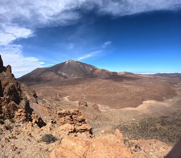 Tenerife Panorama manzarası, İspanya 'nın Kanarya Adaları' ndaki Tenerife Adası 'ndaki yürüyüş gezilerinden güzel doğa manzaralı dağlar.