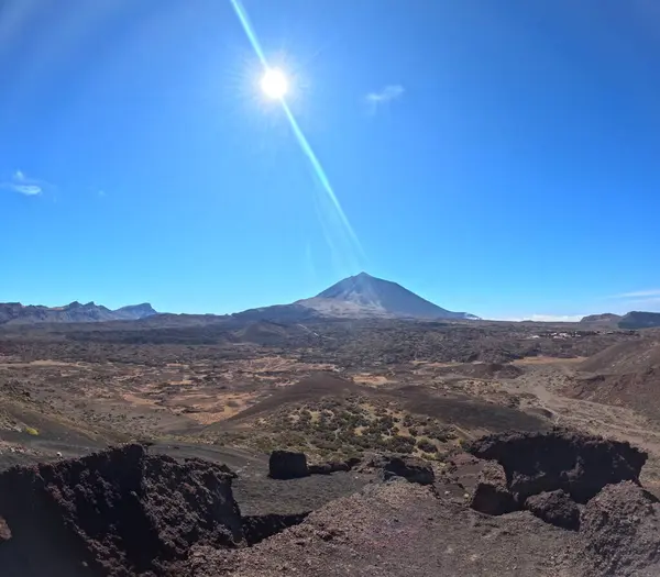 Tenerife Panorama manzarası, İspanya 'nın Kanarya Adaları' ndaki Tenerife Adası 'ndaki yürüyüş gezilerinden güzel doğa manzaralı dağlar.