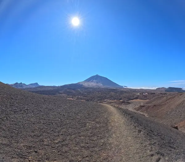 Tenerife Panorama manzarası, İspanya 'nın Kanarya Adaları' ndaki Tenerife Adası 'ndaki yürüyüş gezilerinden güzel doğa manzaralı dağlar.
