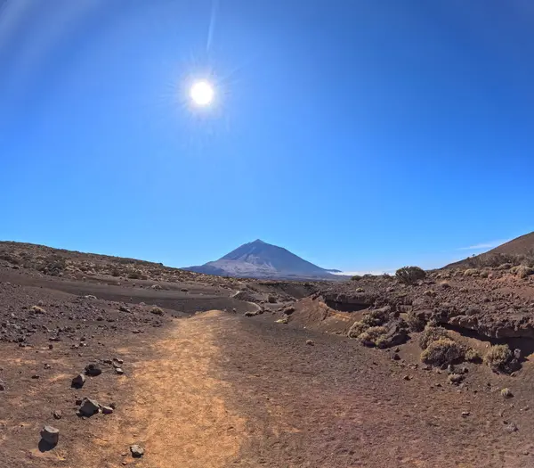 Tenerife Panorama manzarası, İspanya 'nın Kanarya Adaları' ndaki Tenerife Adası 'ndaki yürüyüş gezilerinden güzel doğa manzaralı dağlar.