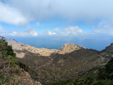Tenerife Panorama manzarası, İspanya 'nın Kanarya Adaları' ndaki Tenerife Adası 'ndaki yürüyüş gezilerinden güzel doğa manzaralı dağlar.