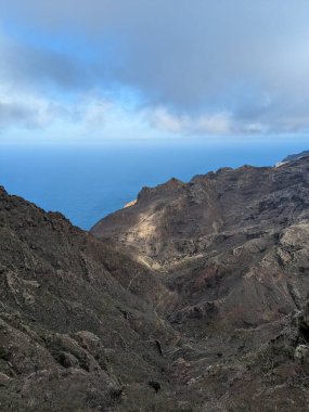Tenerife Panorama manzarası, İspanya 'nın Kanarya Adaları' ndaki Tenerife Adası 'ndaki yürüyüş gezilerinden güzel doğa manzaralı dağlar.