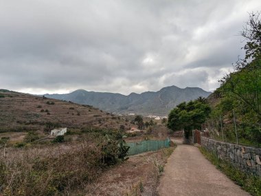 Tenerife Panorama manzarası, İspanya 'nın Kanarya Adaları' ndaki Tenerife Adası 'ndaki yürüyüş gezilerinden güzel doğa manzaralı dağlar.