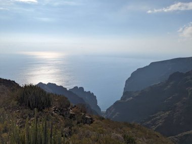 Tenerife Panorama manzarası, İspanya 'nın Kanarya Adaları' ndaki Tenerife Adası 'ndaki yürüyüş gezilerinden güzel doğa manzaralı dağlar.