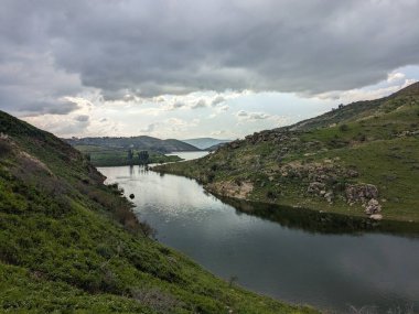 Wadi Zahar, Ürdün 'ün Irbid bölgesinde yer alan bir vadidir. Umm Qais 'den Ürdün yolunda yürümek, dağ manzarası