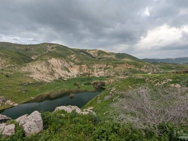 Wadi Zahar, Ürdün 'ün Irbid bölgesinde yer alan bir vadidir. Umm Qais 'den Ürdün yolunda yürümek, dağ manzarası
