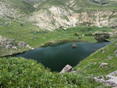 Wadi Zahar, Ürdün 'ün Irbid bölgesinde yer alan bir vadidir. Umm Qais 'den Ürdün yolunda yürümek, dağ manzarası