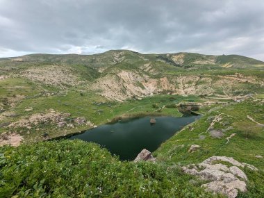 Wadi Zahar, Ürdün 'ün Irbid bölgesinde yer alan bir vadidir. Umm Qais 'den Ürdün yolunda yürümek, dağ manzarası