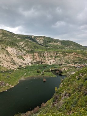 Wadi Zahar, Ürdün 'ün Irbid bölgesinde yer alan bir vadidir. Umm Qais 'den Ürdün yolunda yürümek, dağ manzarası