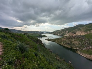 Wadi Zahar, Ürdün 'ün Irbid bölgesinde yer alan bir vadidir. Umm Qais 'den Ürdün yolunda yürümek, dağ manzarası