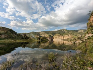 Wadi Zahar, Ürdün 'ün Irbid bölgesinde yer alan bir vadidir. Umm Qais 'den Ürdün yolunda yürümek, dağ manzarası