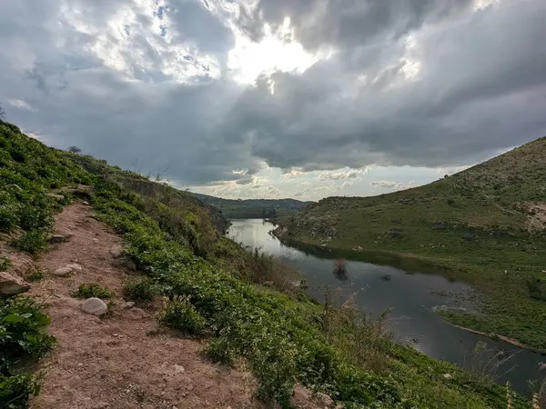 Wadi Zahar, Ürdün 'ün Irbid bölgesinde yer alan bir vadidir. Umm Qais 'den Ürdün yolunda yürümek, dağ manzarası