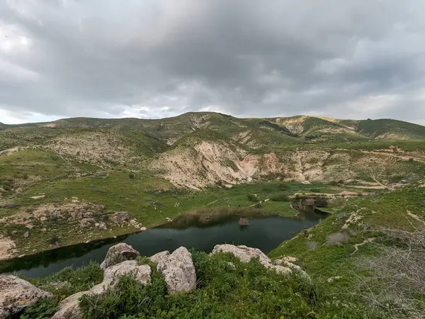 Wadi Zahar, Ürdün 'ün Irbid bölgesinde yer alan bir vadidir. Umm Qais 'den Ürdün yolunda yürümek, dağ manzarası