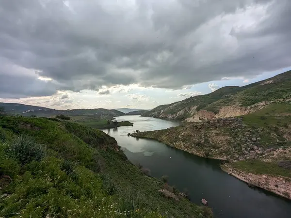 Wadi Zahar, Ürdün 'ün Irbid bölgesinde yer alan bir vadidir. Umm Qais 'den Ürdün yolunda yürümek, dağ manzarası