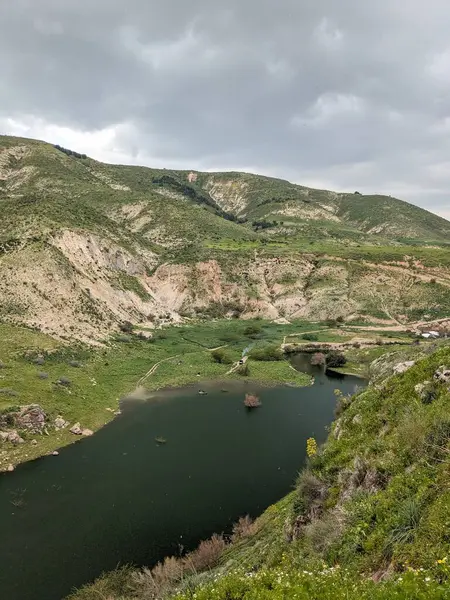 Wadi Zahar, Ürdün 'ün Irbid bölgesinde yer alan bir vadidir. Umm Qais 'den Ürdün yolunda yürümek, dağ manzarası