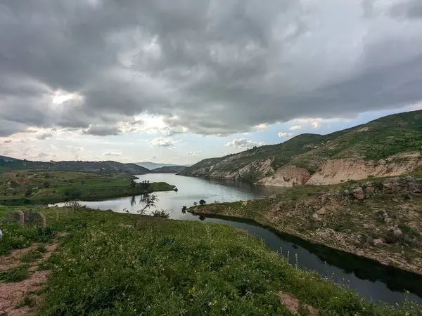 Wadi Zahar, Ürdün 'ün Irbid bölgesinde yer alan bir vadidir. Umm Qais 'den Ürdün yolunda yürümek, dağ manzarası