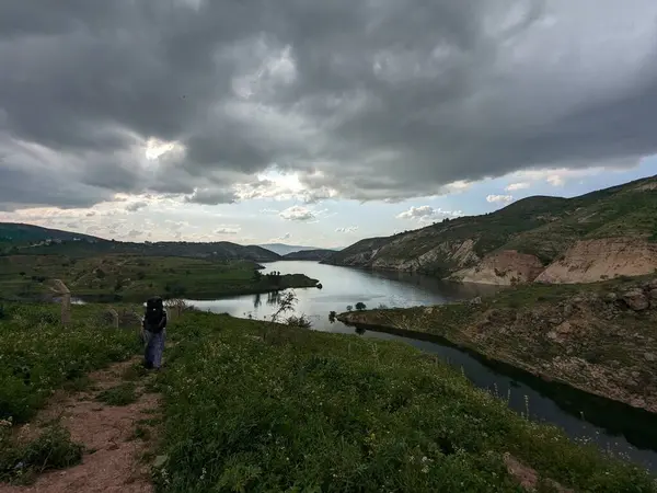 Wadi Zahar, Ürdün 'ün Irbid bölgesinde yer alan bir vadidir. Umm Qais 'den Ürdün yolunda yürümek, dağ manzarası